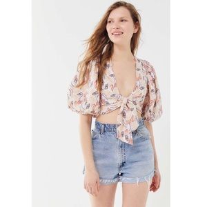 UO Devon Linen Plunging Puff Sleeve Cropped Top